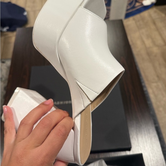 Fashion to Figure White Platform Mules - Picture 2 of 7